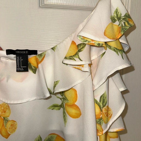 Floral Ruffle Off-Shoulder Top - Picture 2 of 3